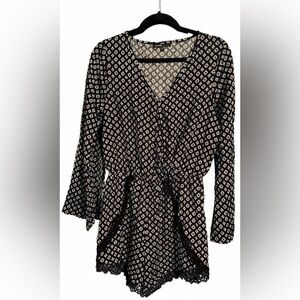 Love Culture- Long Bell Sleeve Romper w/ Scalloped Black Lace Shorts- Large